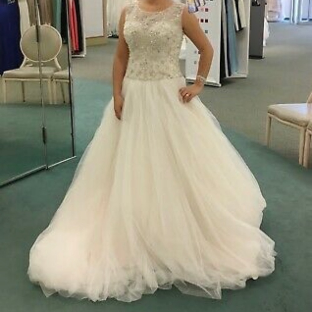 David’s Bridal Oleg Cassini Wedding Dress size 26W Champagne Ivory NWT